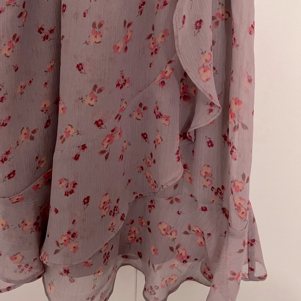 Express Spring Floral Dress! - Picture 4 of 5